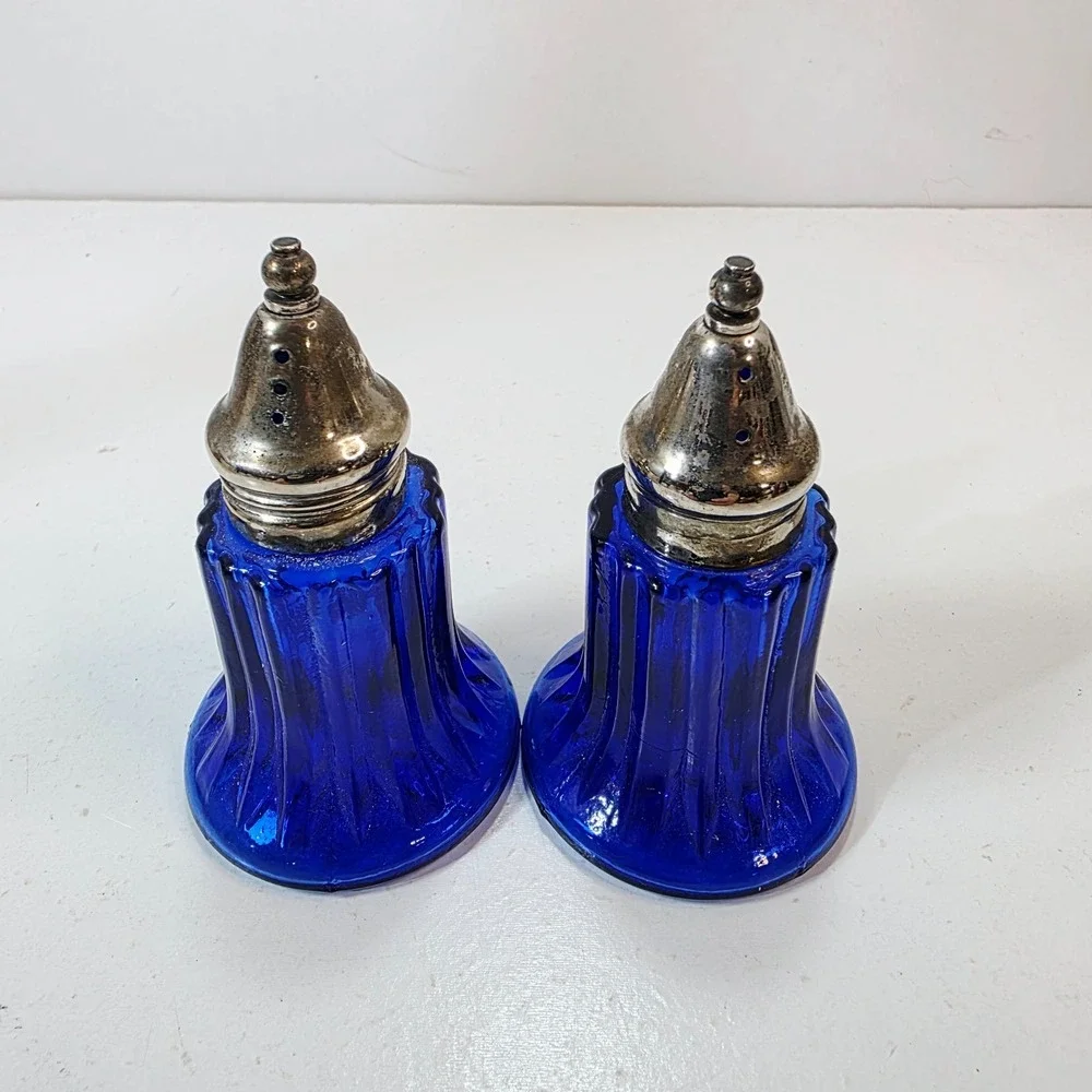 Vintage Ribbed Cobalt Blue Glass Silver Tone Tops Salt & Pepper Shakers 3.5 inch